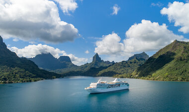 MS Paul Gaugin Moorea